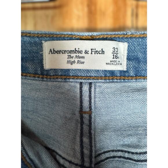 Abercrombie & Fitch High Rise Mom Jeans Light Wash Distressed Ripped Size 33/16 - Picture 7 of 10